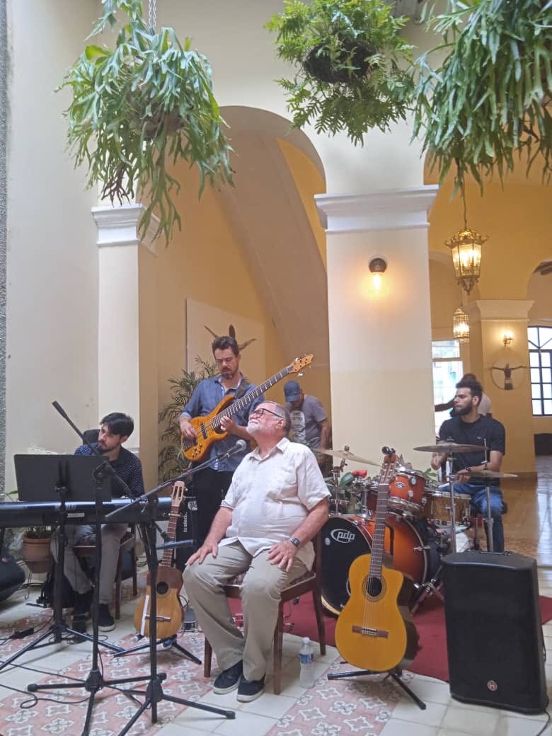 Alberto Faya singing traditional Cuban songs