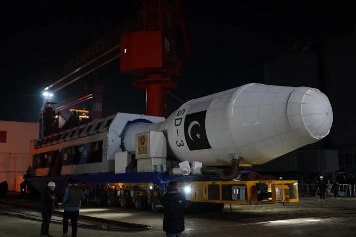 The Jielong-3 Y9 vehicle during pre-launch processing (left) and being installed on its launch ship (right).