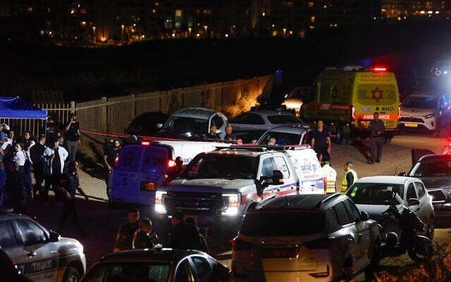 Rescue and police forces search for ex-military advocate general Maj. Gen. Yifat Tomer-Yerushalmi at Hof Hatzuk Beach in Tel Aviv, November 2, 2025. (Tal Gal/ Flash90)
