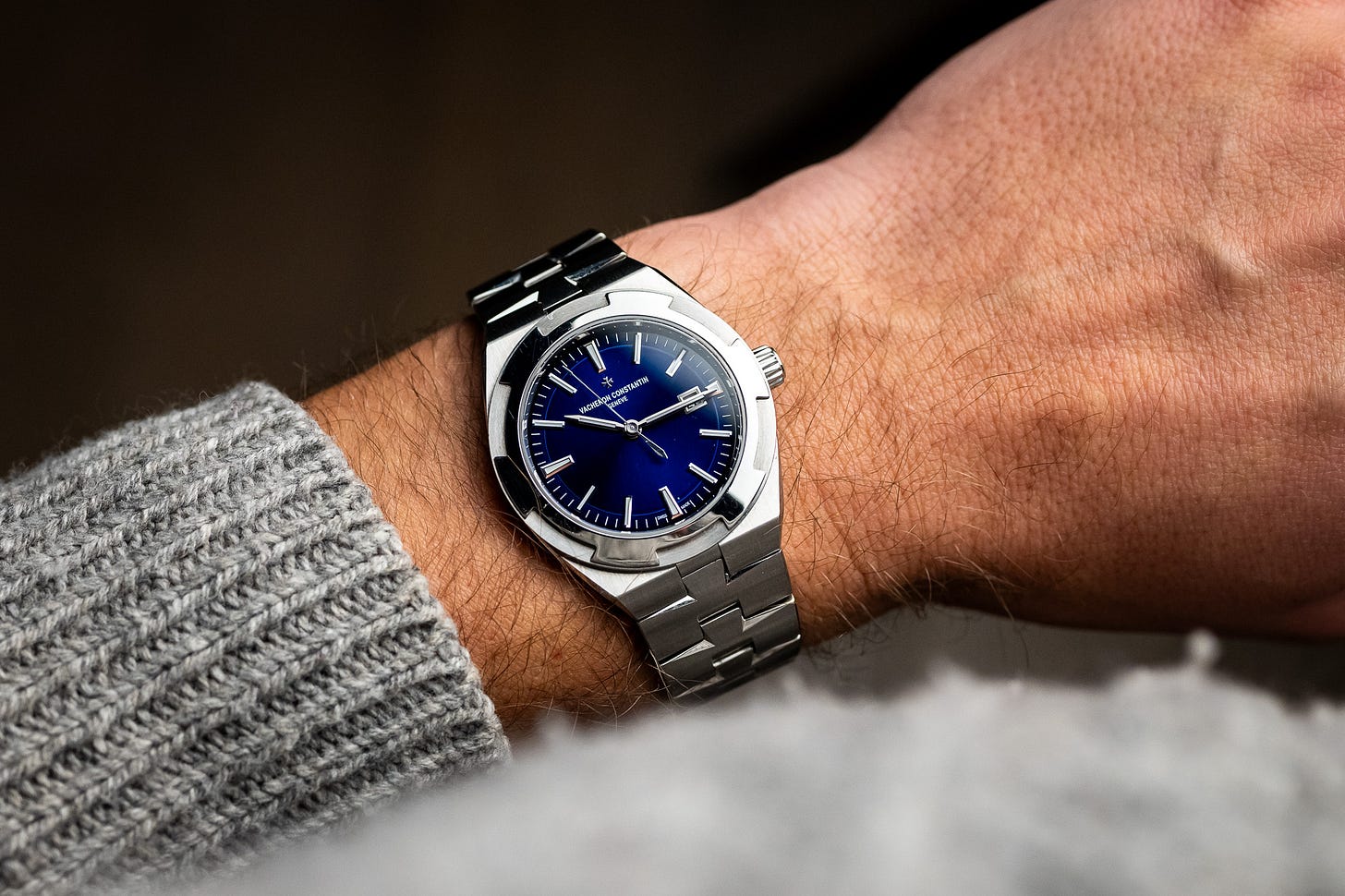Hands-On Review Of The Midsize Vacheron Constantin Overseas 34.5mm 2024