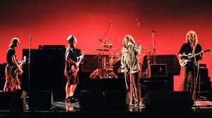 Pearl Jam Unveil 'Animal' at 1993 MTV Video Music Awards: Watch