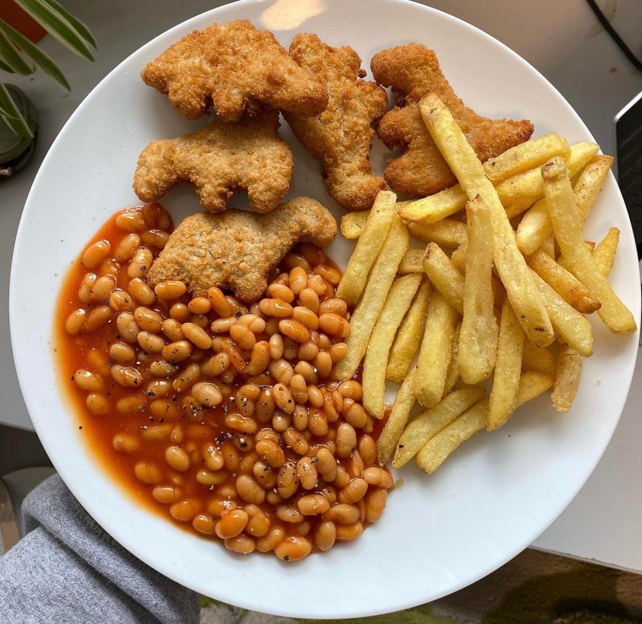 r/vegan - Not the healthiest of breakfasts (vegan Dino nuggets)