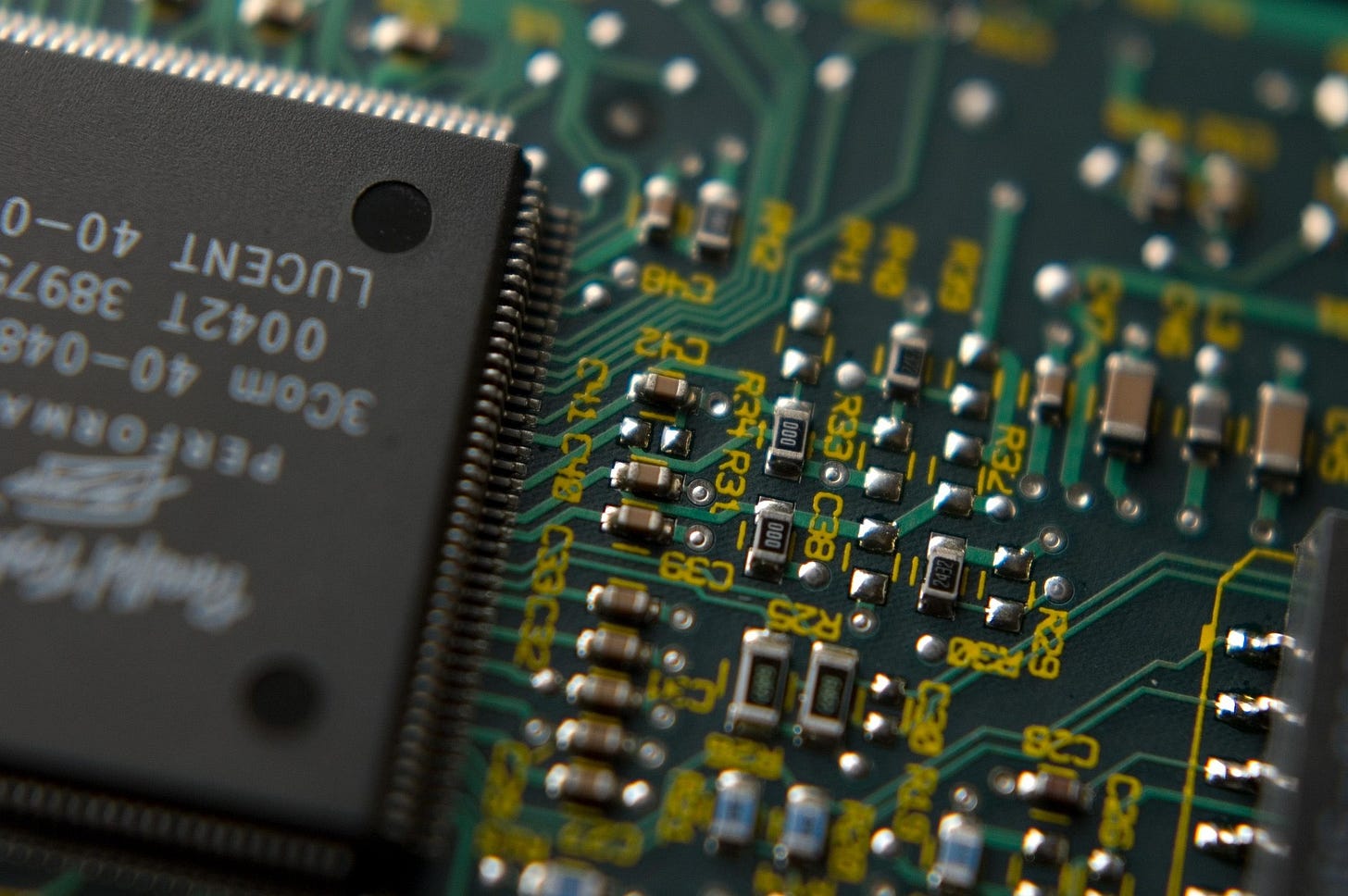A silicon circuit, source: Zathris / Pixabay