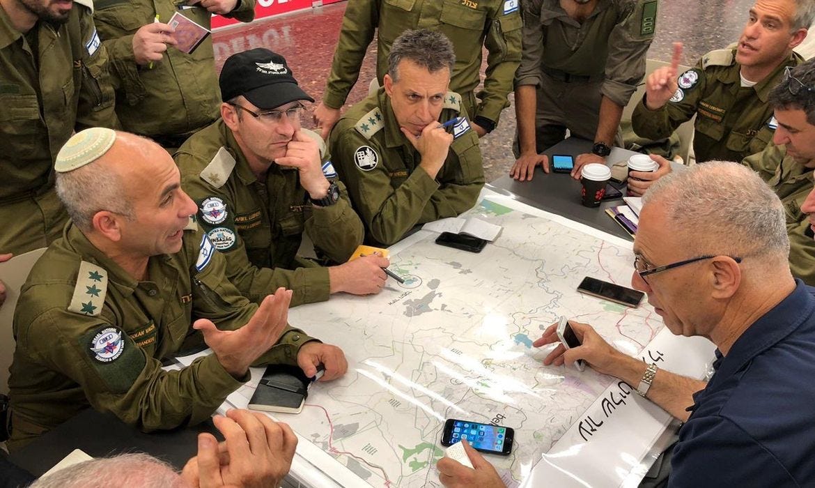 Acompanhados de embaixador, Israelenses desembarcam por volta das 22h |  Agência Brasil