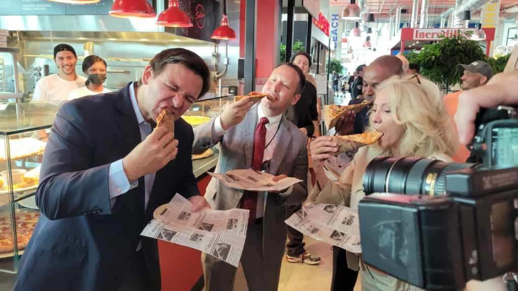 Thomas Kennedy on Twitter: "Ron Desantis eating a pizza is extremely  disturbing https://t.co/w3zjQTQT0B" / Twitter