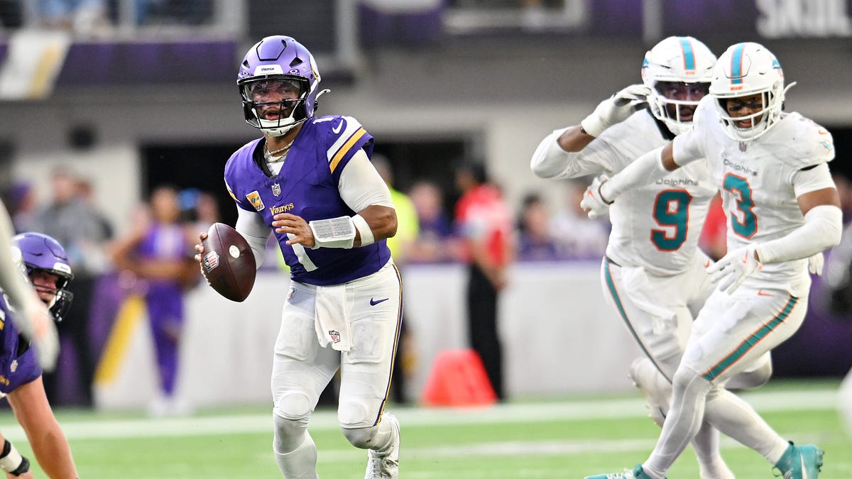 Perfectly flawed: The Vikings improve to 4-0 but offense hears boos as struggles continue