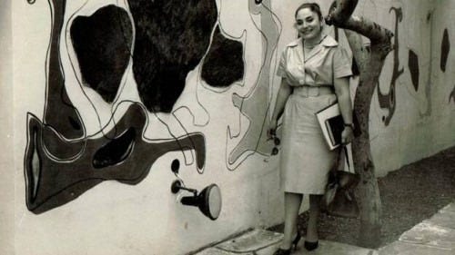 Pino Ojeda sonriente en la escuela de arte