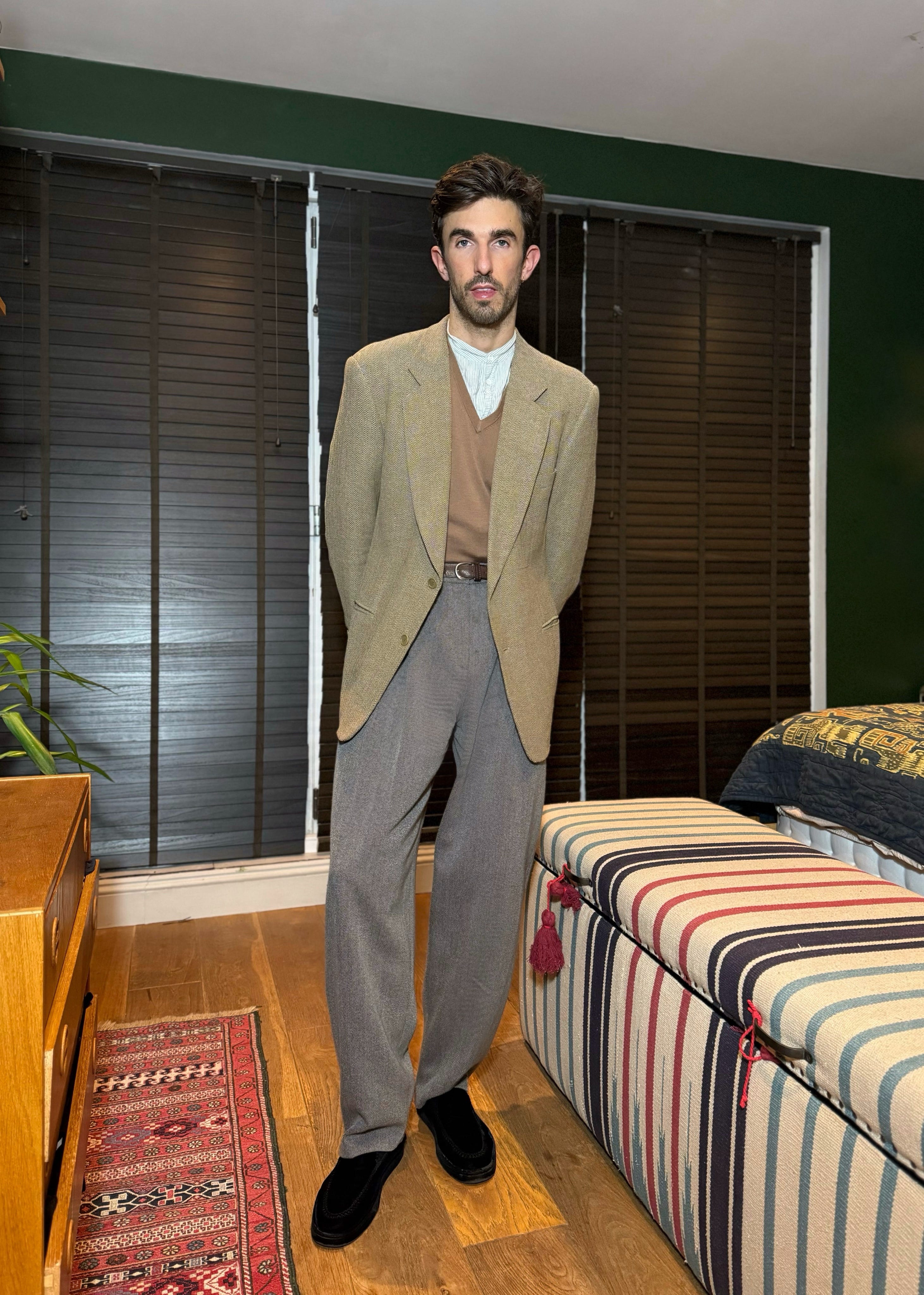 The Essential Guide to Vintage Shopping Like a Pro