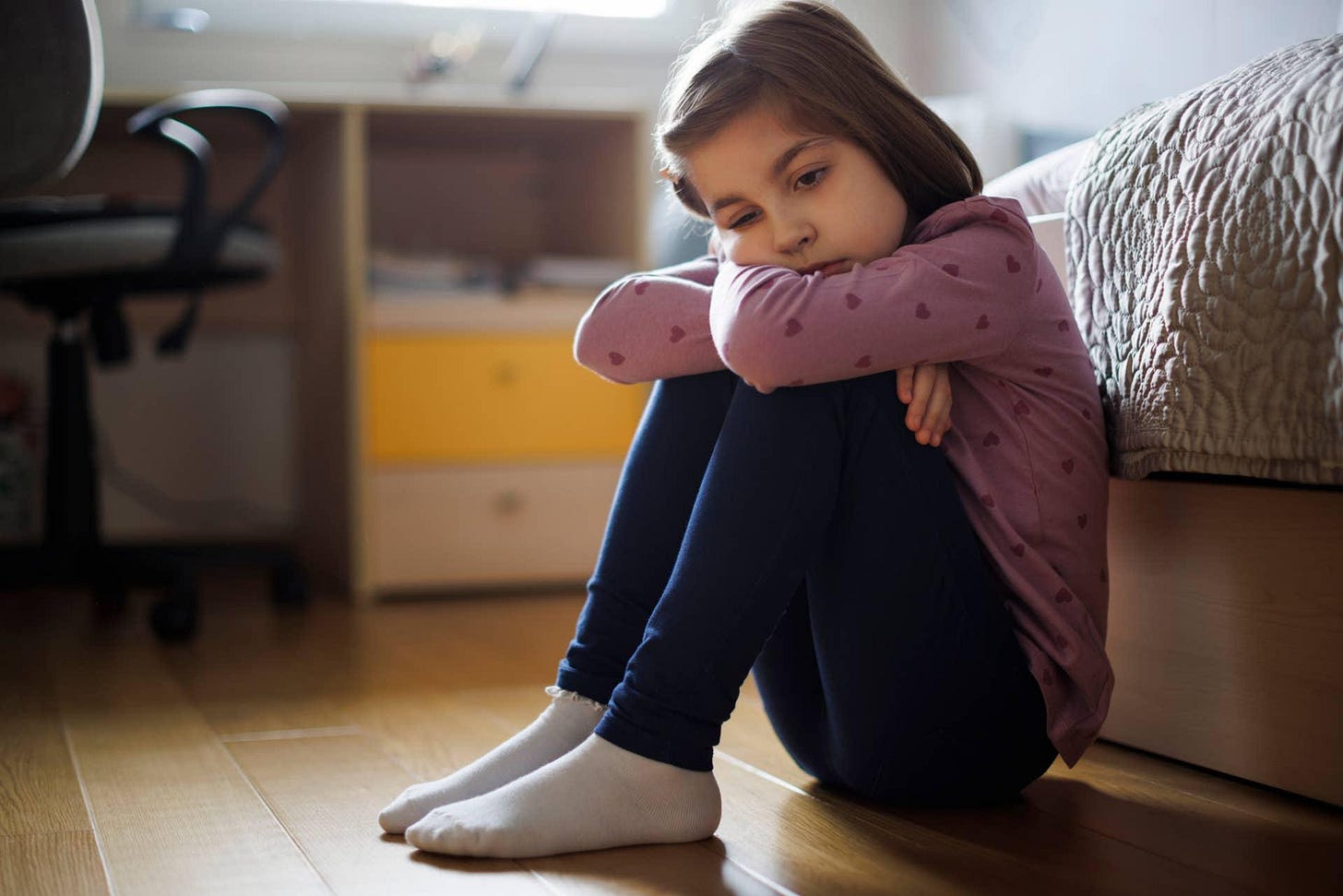 7 Behaviors of People Emotionally Neglected by Their Parents - Parade