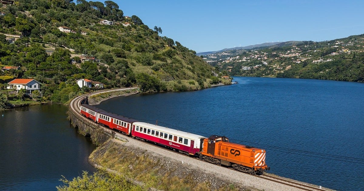 The historic Douro train is back and will make journeys until November — idealista/news The historic Douro train is back and will make journeys until November — idealista/news