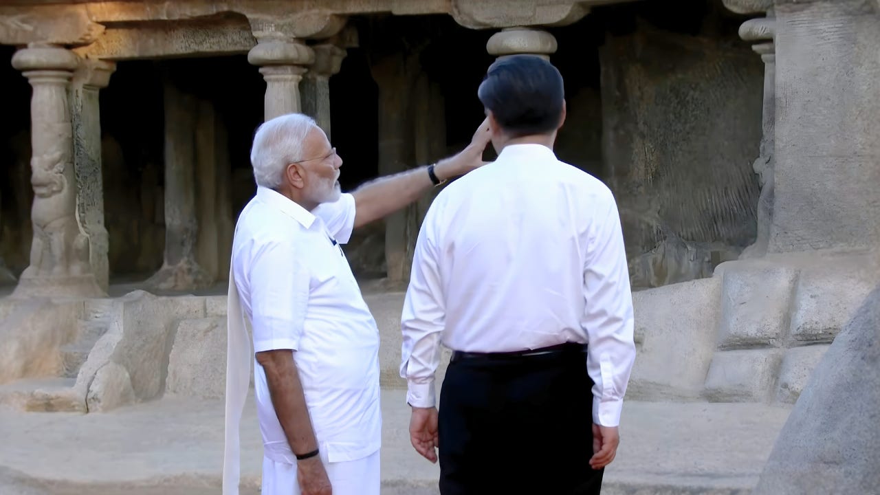 चीनी राष्ट्रपति शी जिनपिंग के साथ महाबलीपुरम में प्रधानमंत्री नरेंद्र मोदी