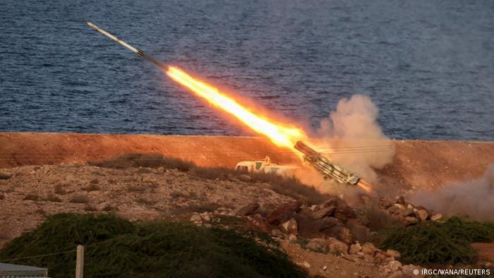 Iran fires missiles during drills in ′warning′ to Israel | News | DW |  25.12.2021