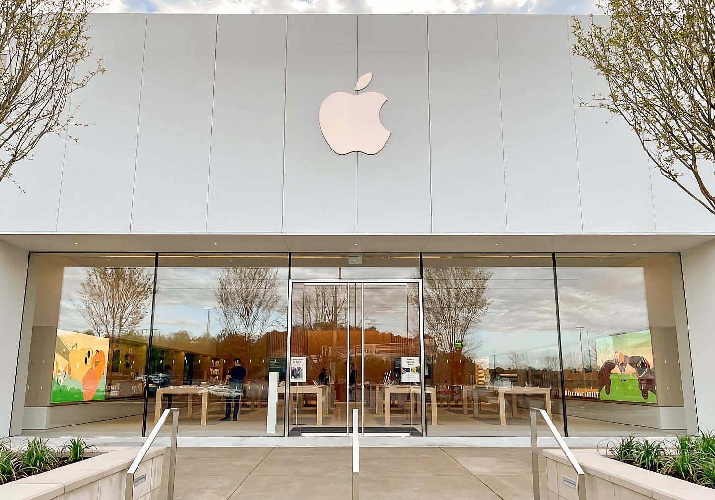 Apple The Summit on opening day.