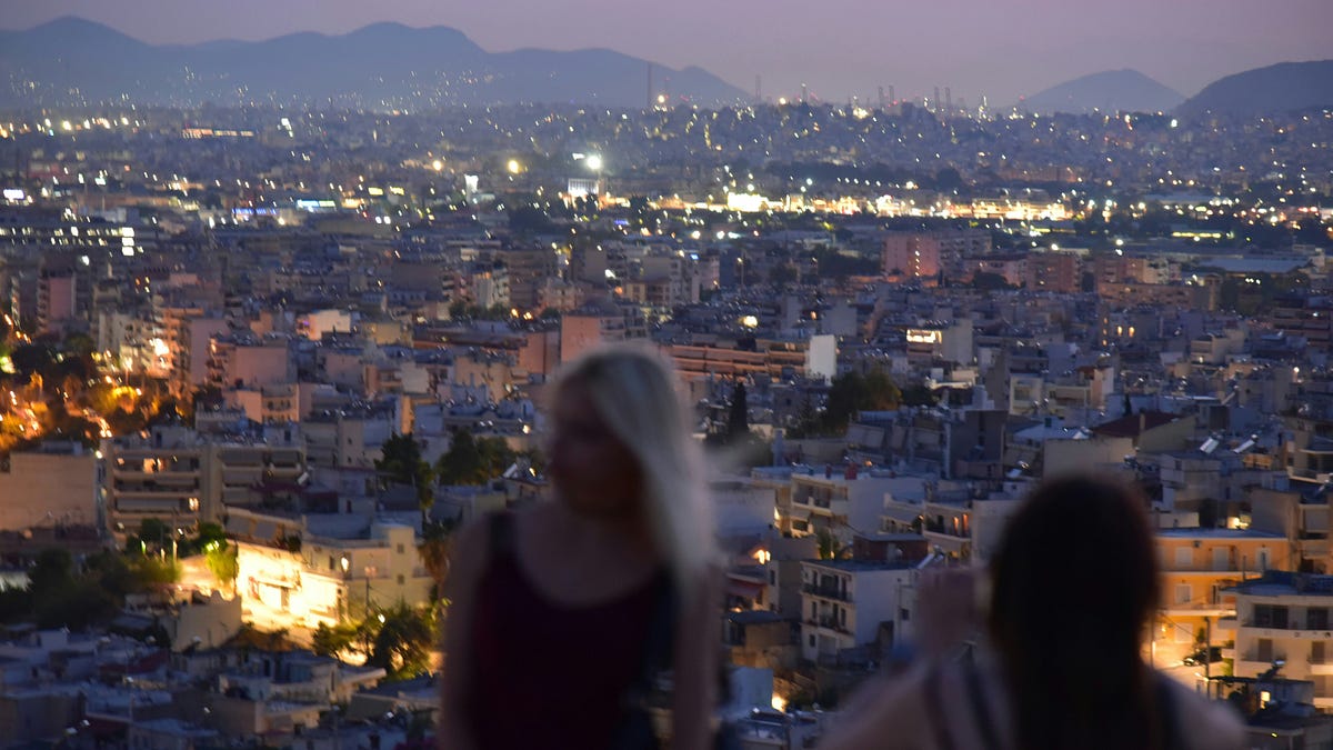 Η Αθήνα τη Νύχτα: οι παρατάσεις ωραρίων μουσικής και οι 7 δημοτικές κοινότητες