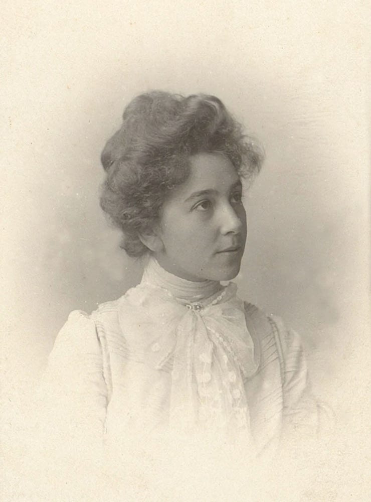 Portret van Mies Elout-Drabbe (foto: C.W. Bauer)