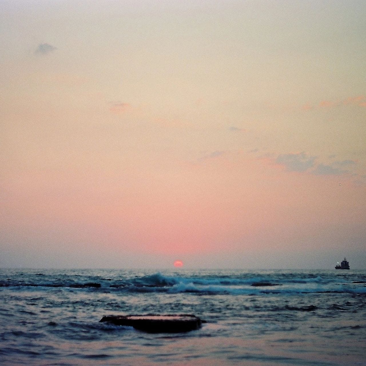 Solidarity Soundwaves compilation on 4000 Records - Artwork by Tessa Fox  Solidarity Soundwaves compilation on 4000 Records - Artwork by Tessa Fox