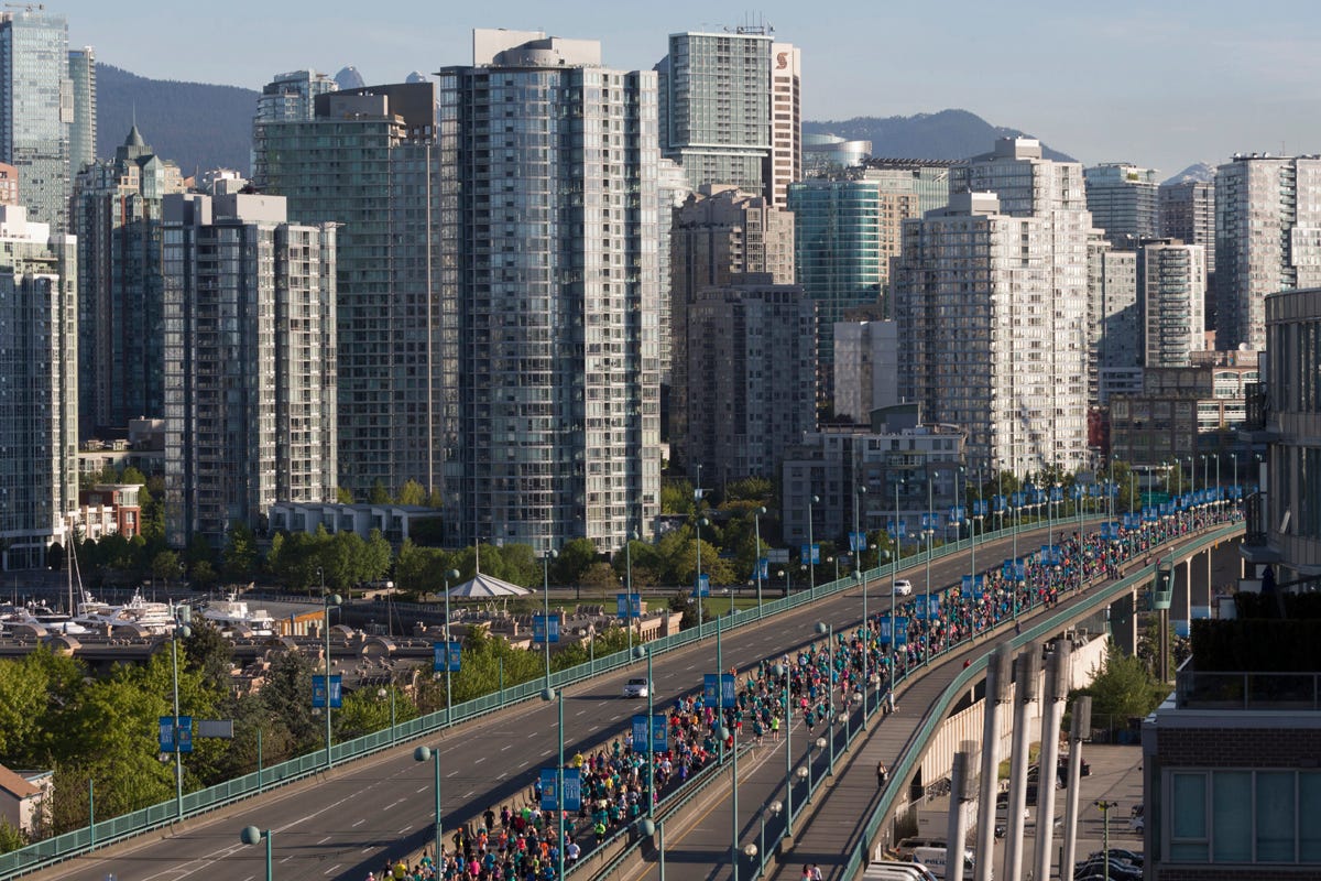 BMO Vancouver half marathon runners on Cambie Bridge heading into downtown.
