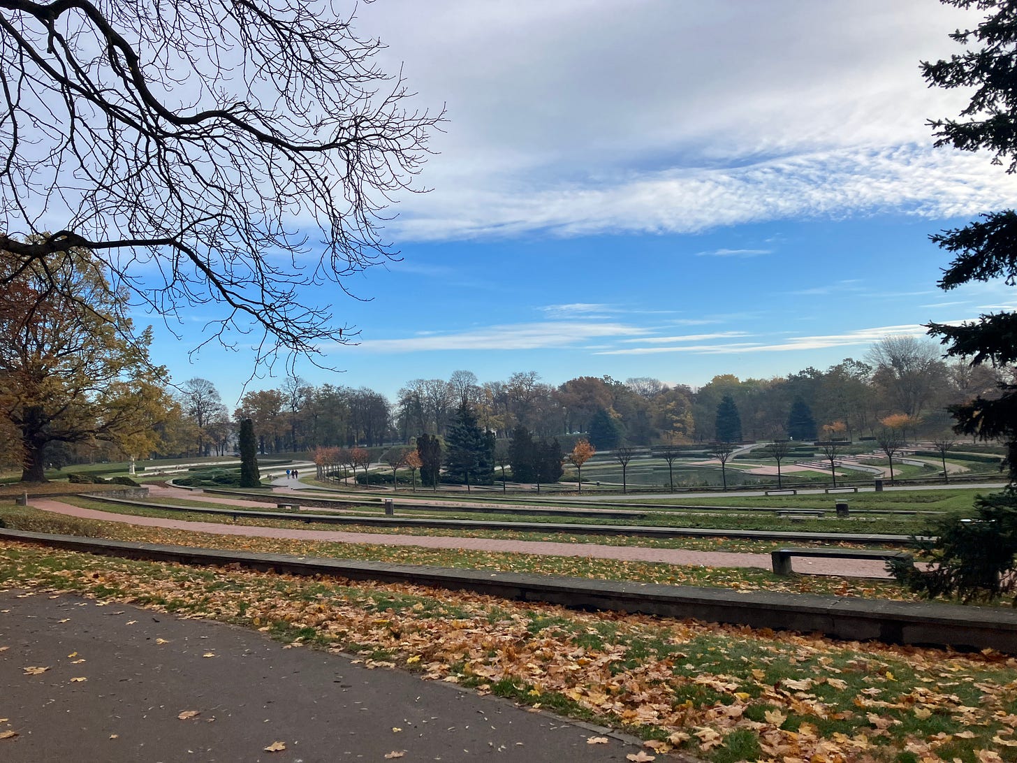 Paths ring a gradually sloping oval at the top of the park