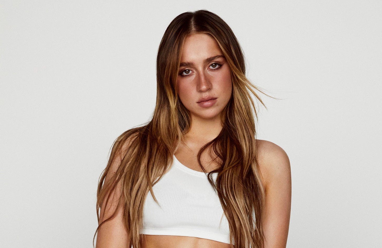 How Tate McRae Turned A "Full Identity Crisis" Into Her Debut Album, 'I  Used To Think I Could Fly' | GRAMMY.com