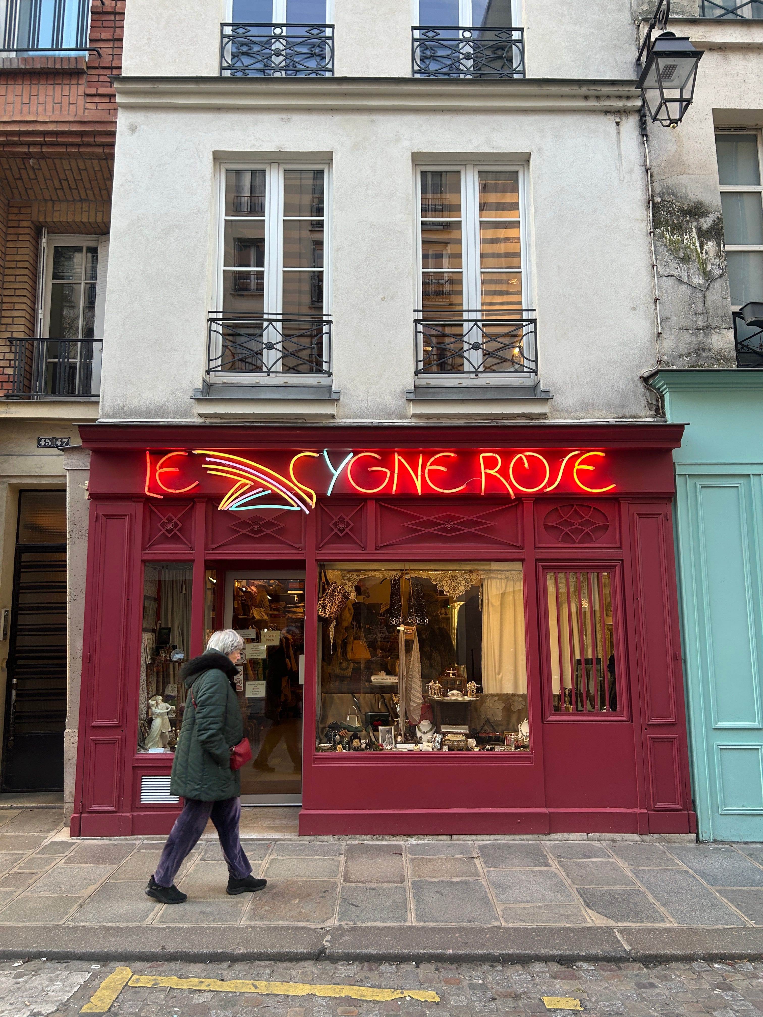 The Paris Vintage Shopping Guide - by Alex - 1-800-VINTAGE