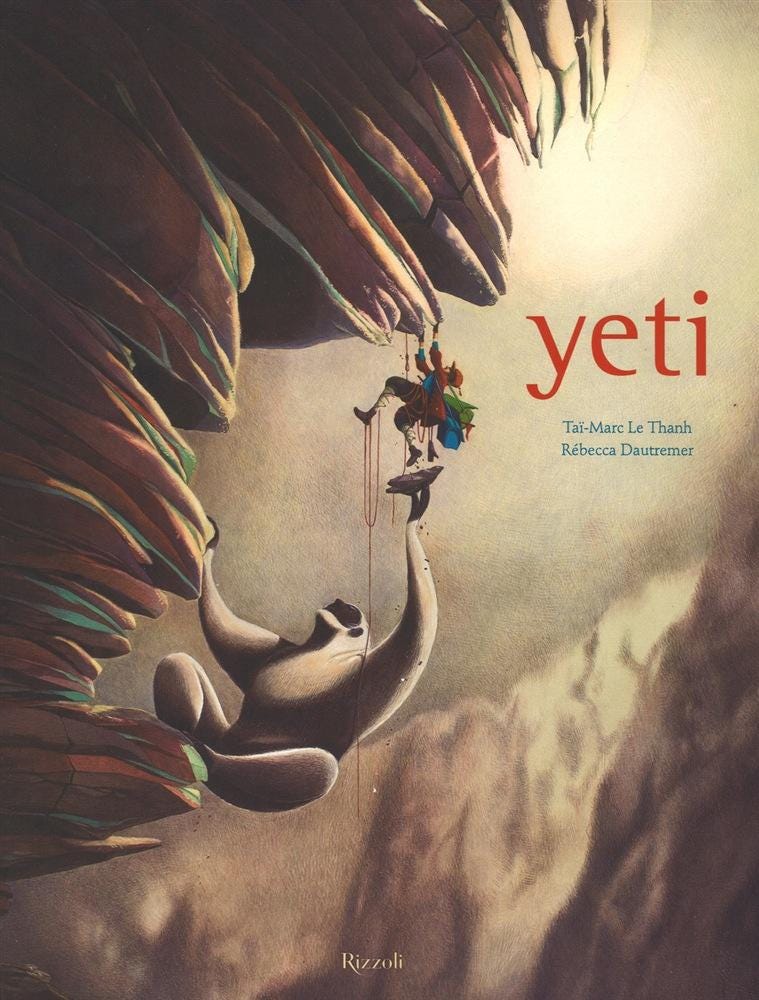 Copertina del libro "yeti" edito da Rizzoli. L'illustrazione mostra un piccolo alpinista appeso a una parete rocciosa che si protende nel vuoto. Sotto di lui, una grande e sinuosa creatura bianca (lo Yeti) è aggrappata alla montagna e usa una delle sue lunghe braccia per sostenere discretamente il piede dello scalatore, aiutandolo nella salita. I testi riportano il titolo "yeti" in rosso e i nomi degli autori Taï-Marc Le Thanh e Rébecca Dautremer.
