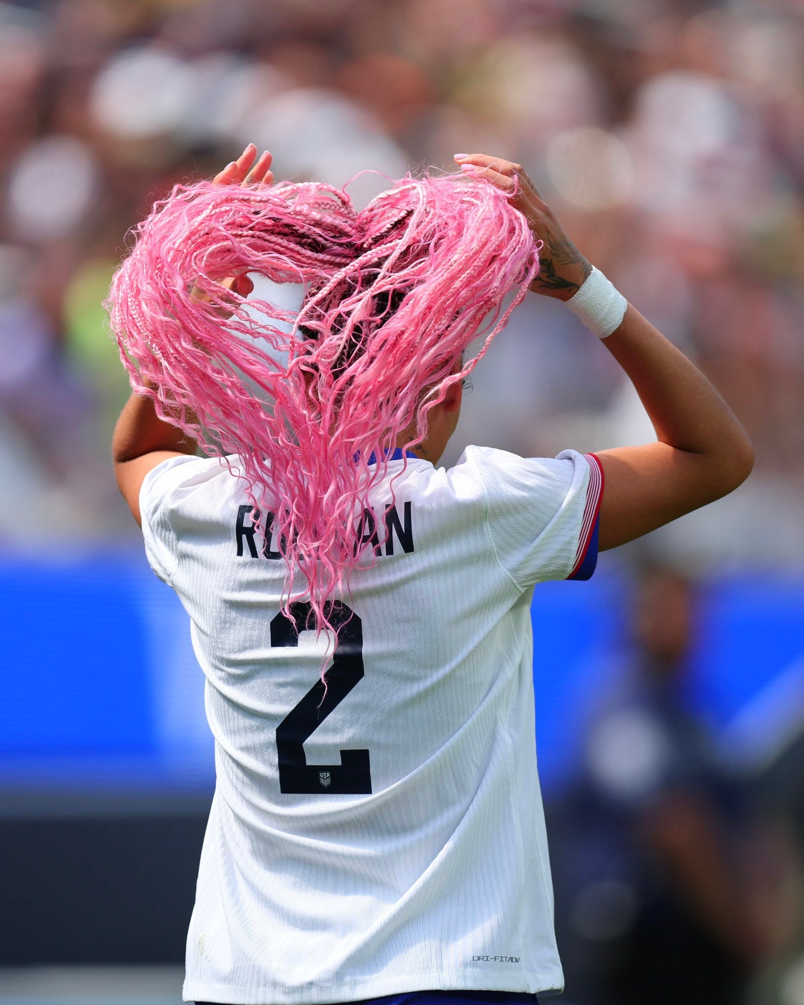 EPLpod: Mega wealthy Gareth Bale still 'one of the boys' | Eat My Goal, image size:1638x2048