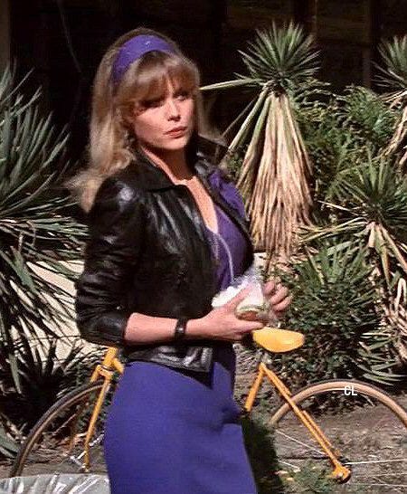 Costume Lovers 🧜‍♀️ — Stephanie Zinone (Michelle Pfeiffer) Purple dress...