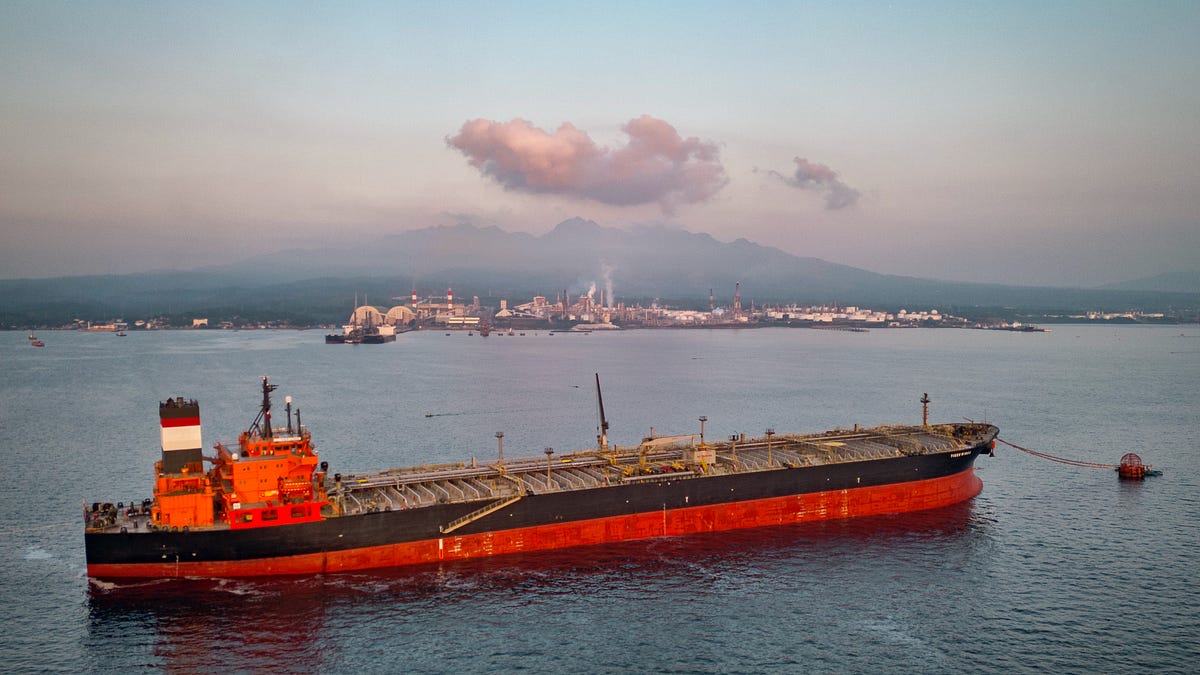 A Storied Russian Muckraker On Oil, Iran, Ukraine, and More