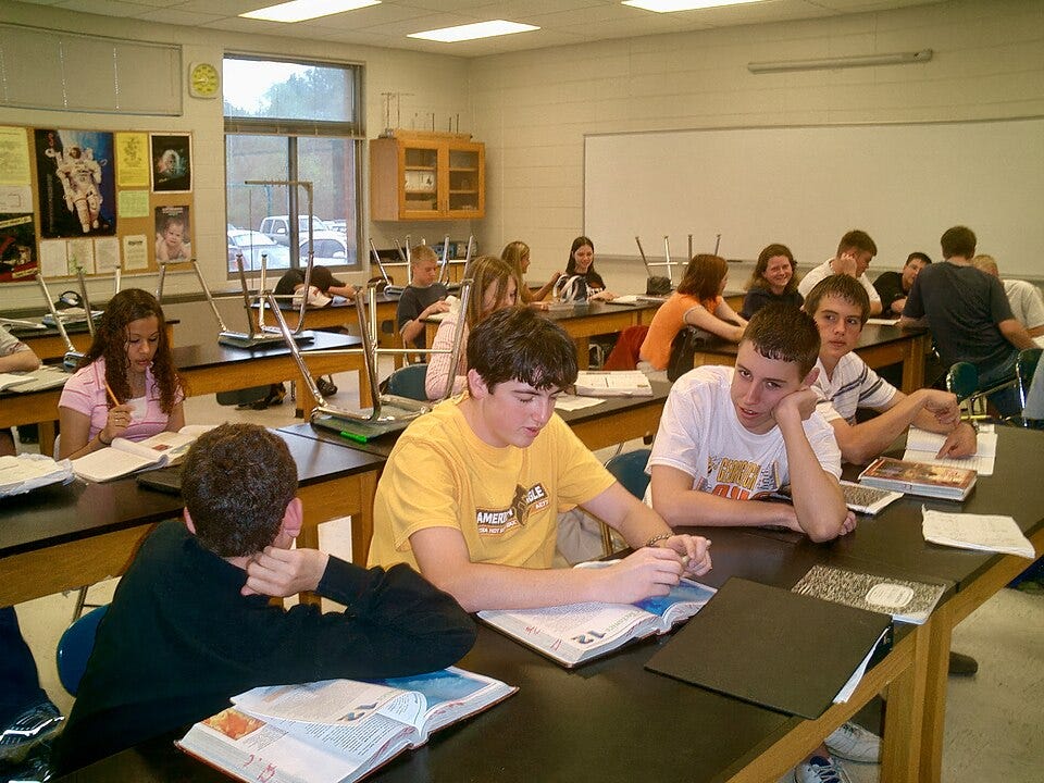 File:Students in a high school classroom in North Carolina 09.jpg