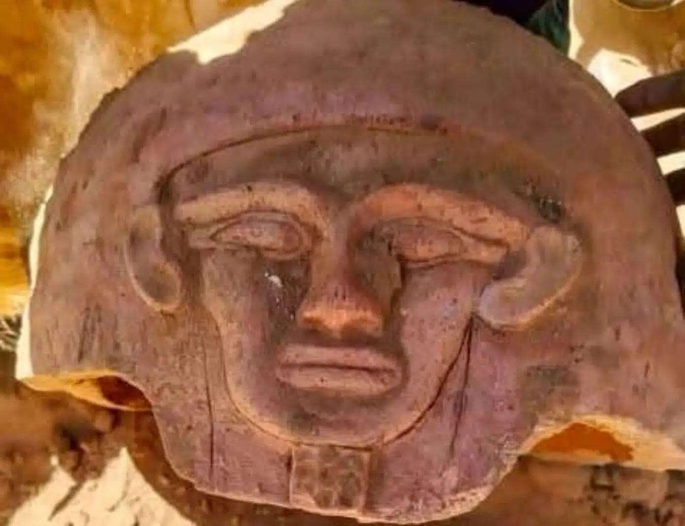 A pottery coffin lid with a raised human face, found at Sheikh Soby in the Bahariya Oasis. A pottery coffin lid with a raised human face, found at Sheikh Soby in the Bahariya Oasis.