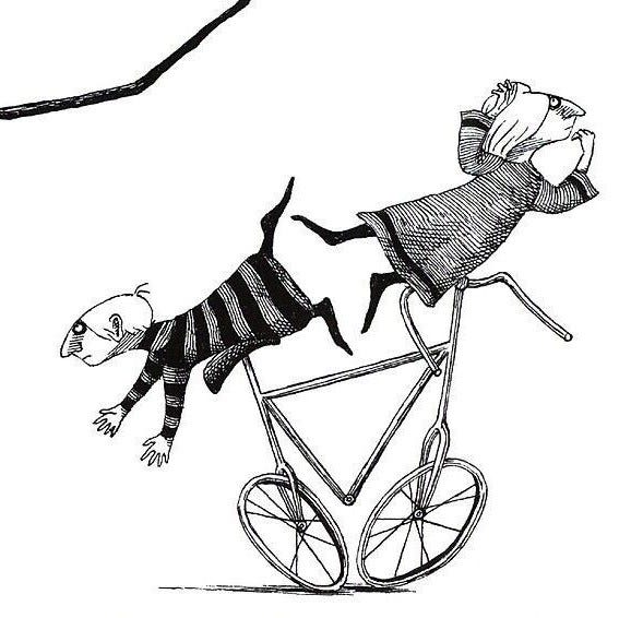 ilustração de uma das páginas do livro a bicicleta epiplética. O desenho é todo feito em nanquim e bico de pena, em preto. No close a bicicleta está meio capenga com suas rodas pra dentro, no guidão a irmã está meio deitada, como se voando e pensando na vida enquanto olha à frente, as mãos na cabeça. No selim, o irmão deitado de bruços, olhando para algo acima de uma árvore que não pode ser vista na imagem. Os dois estão de camisolas, ela de uma lisa com listra na manga e o garoto com uma toda listrada. 