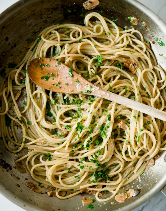 PASTA AGLIO OLIO - The Kitchy Kitchen