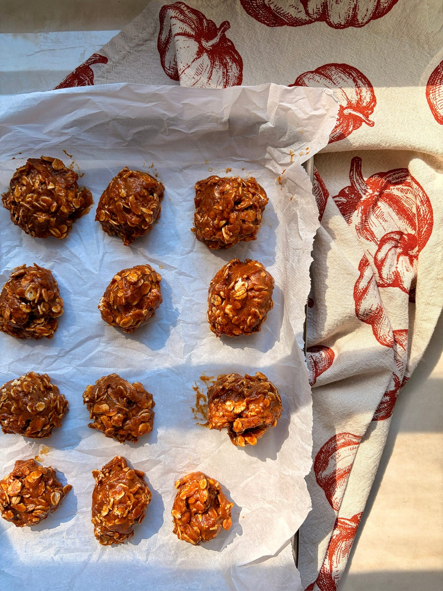 Pumpkin pie protein balls shaped into small rounds and arranged on a baking sheet, made from pumpkin puree, almond butter, maple syrup, gluten-free oats, protein powder, cinnamon, and pumpkin pie spice. Pumpkin pie protein balls shaped into small rounds and arranged on a baking sheet, made from pumpkin puree, almond butter, maple syrup, gluten-free oats, protein powder, cinnamon, and pumpkin pie spice.