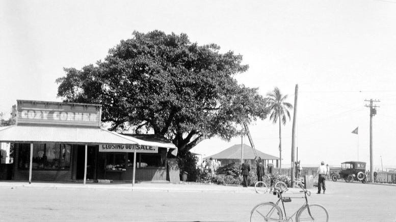 Cozy Corner on the corner of today's Flagler Street and Biscayne Boulevard in 1916