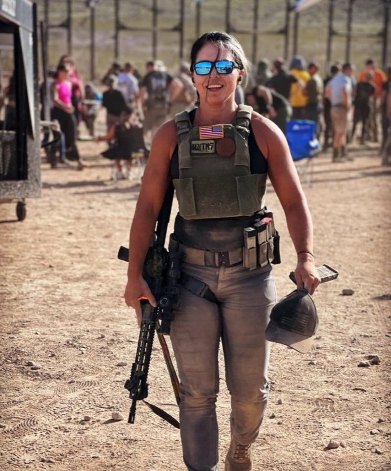PHOTO Tulsi Gabbard Looking Hot In Heavy Protective Gear Holding A ...