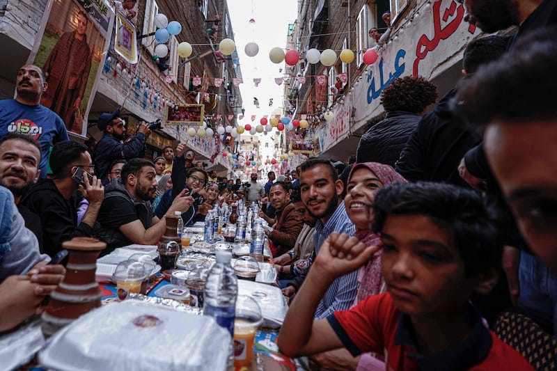 At Egypt's largest iftar, 5,000 gather in Matareya to break Ramadan fast