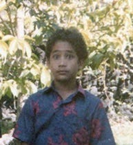 A child standing in front of a tree

AI-generated content may be incorrect.