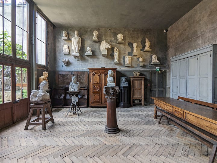 Links het atelier van Suzanne Valadon in Montmartre & rechts Musée Bourdelle, foto: Romain Behar.
