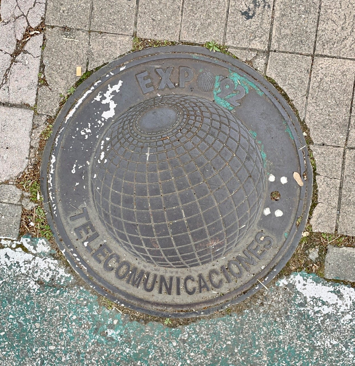 Photograph of an Expo 1992 manhole cover in Seville.