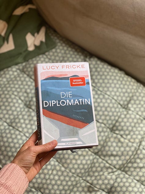 Die meisten von diesen Büchern stehen seit über einem Jahr in meinem Regal. Eins davon werde ich lesen und zurück geben.