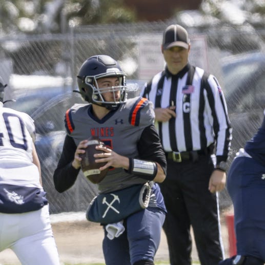 Read and Shoot by Dan Gonzalez