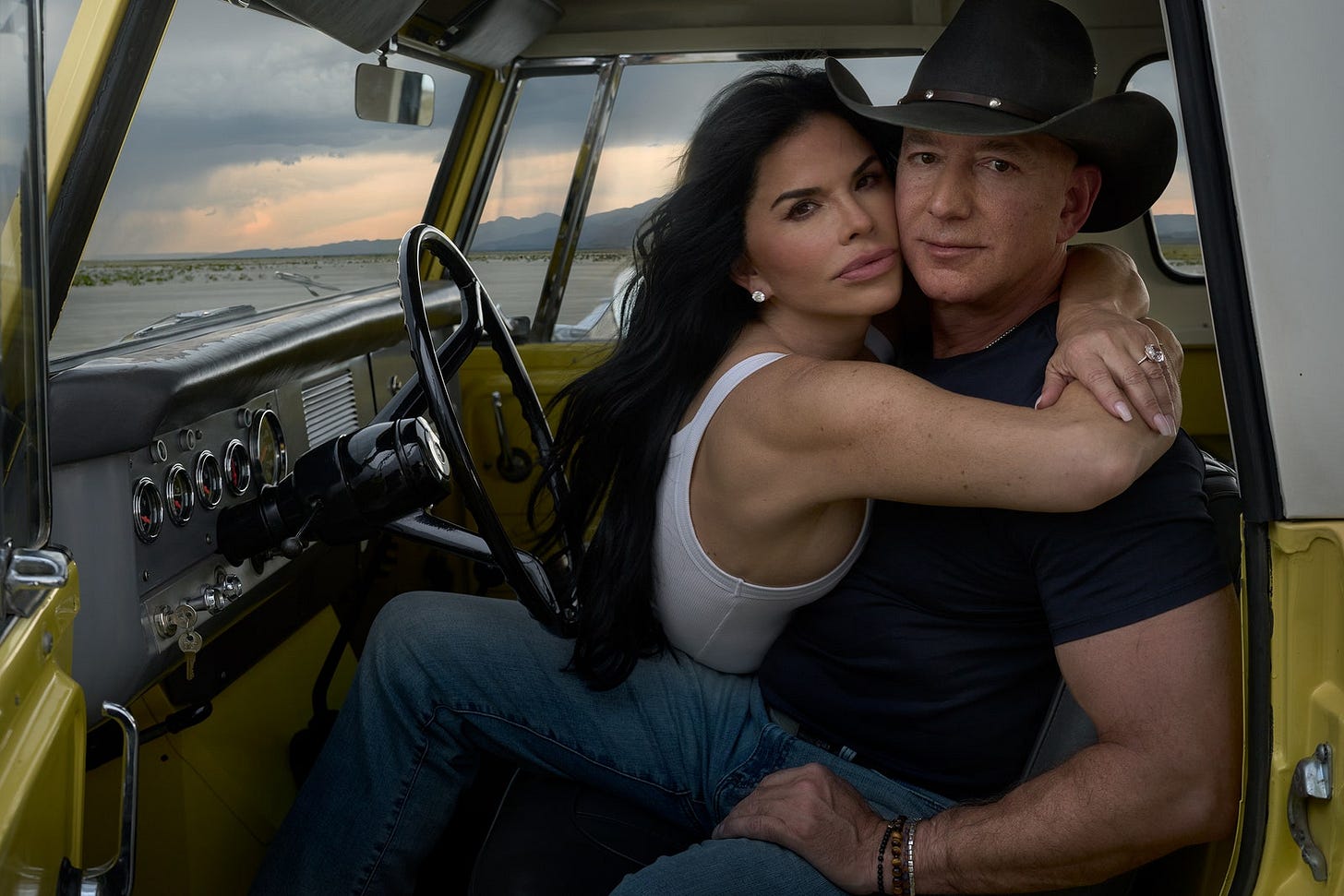 TRUE ROMANCE quotI am looking forward to being Mrs. Bezos.” Snchez here with Bezos wears a Levis tank top.