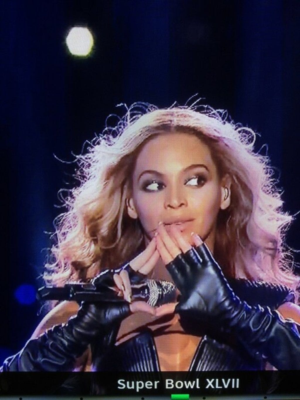Did Beyoncé put up the Illuminati symbol during Superbowl Halftime Show? - 303 Magazine