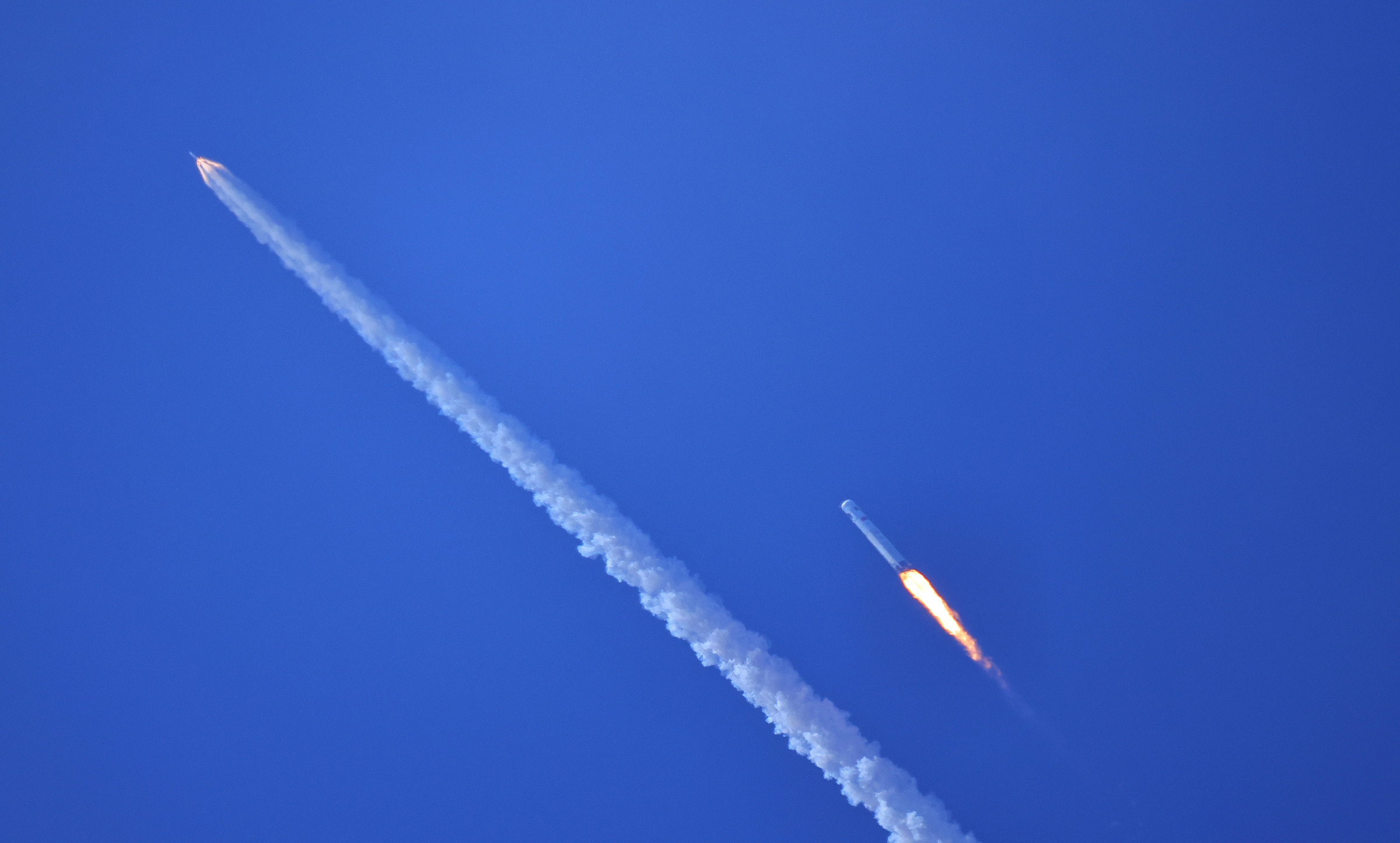 The Mengzhou capsule escaping from the Long March 10A test booster while it continues to ascend toward the Kármán line on February 11th 2026.
