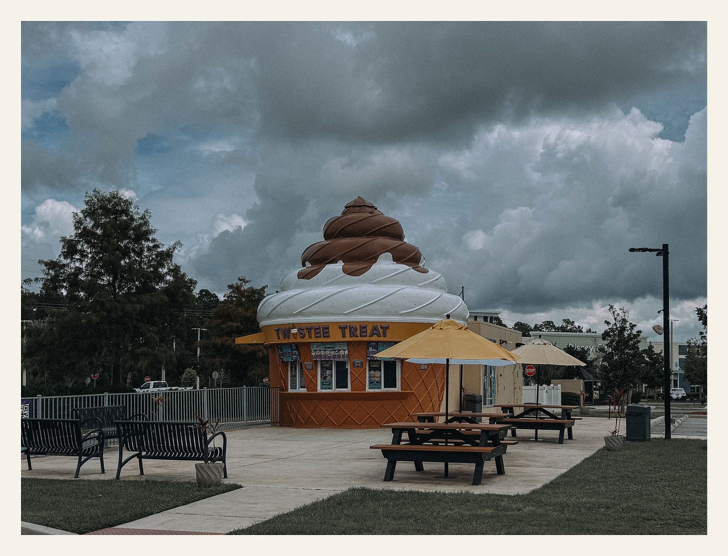 Twistee Treat ice cream stand in Kissimmee, Florida – roadside shop shaped like a giant soft-serve cone