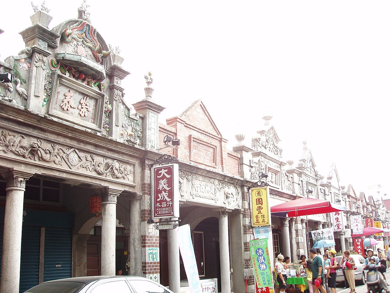 大溪老街街屋連續立面｜來源：Dquai / Wikimedia Commons（CC BY-SA 4.0）