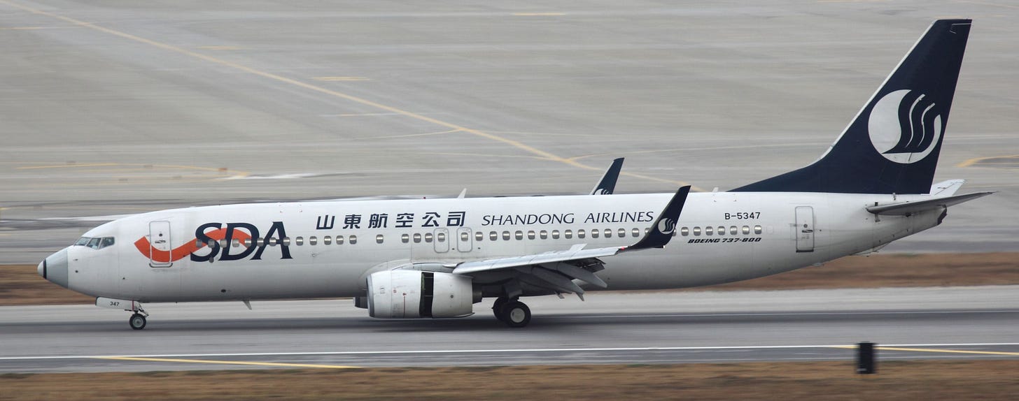 Shandong Airlines Boeing 737 livery