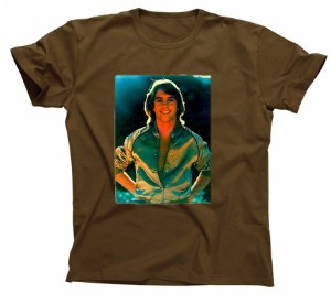 A person with collar shirt

Description automatically generated