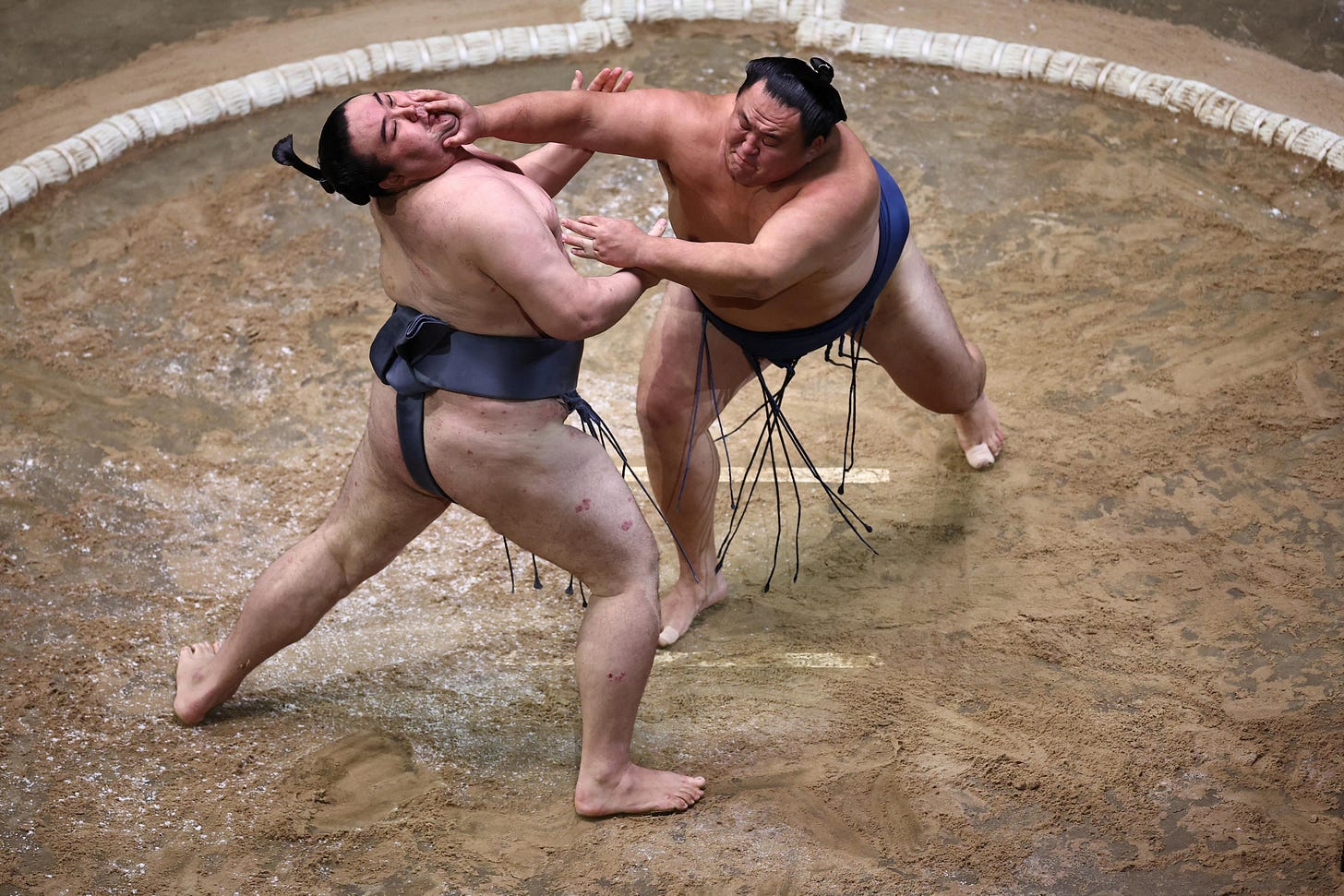Ritual, wrestling and Reddit: Grand Sumo meets internet fandom in London -  BBC News