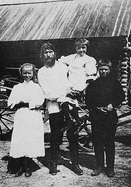 File:Raspoutine et ses enfants.jpg